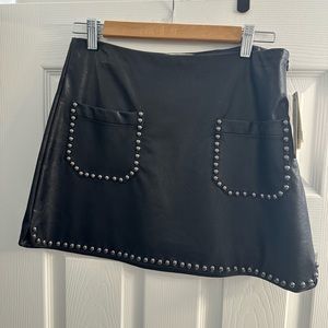 Women black vegan leather mini skirt with metal buttons size 5/27 brand new!